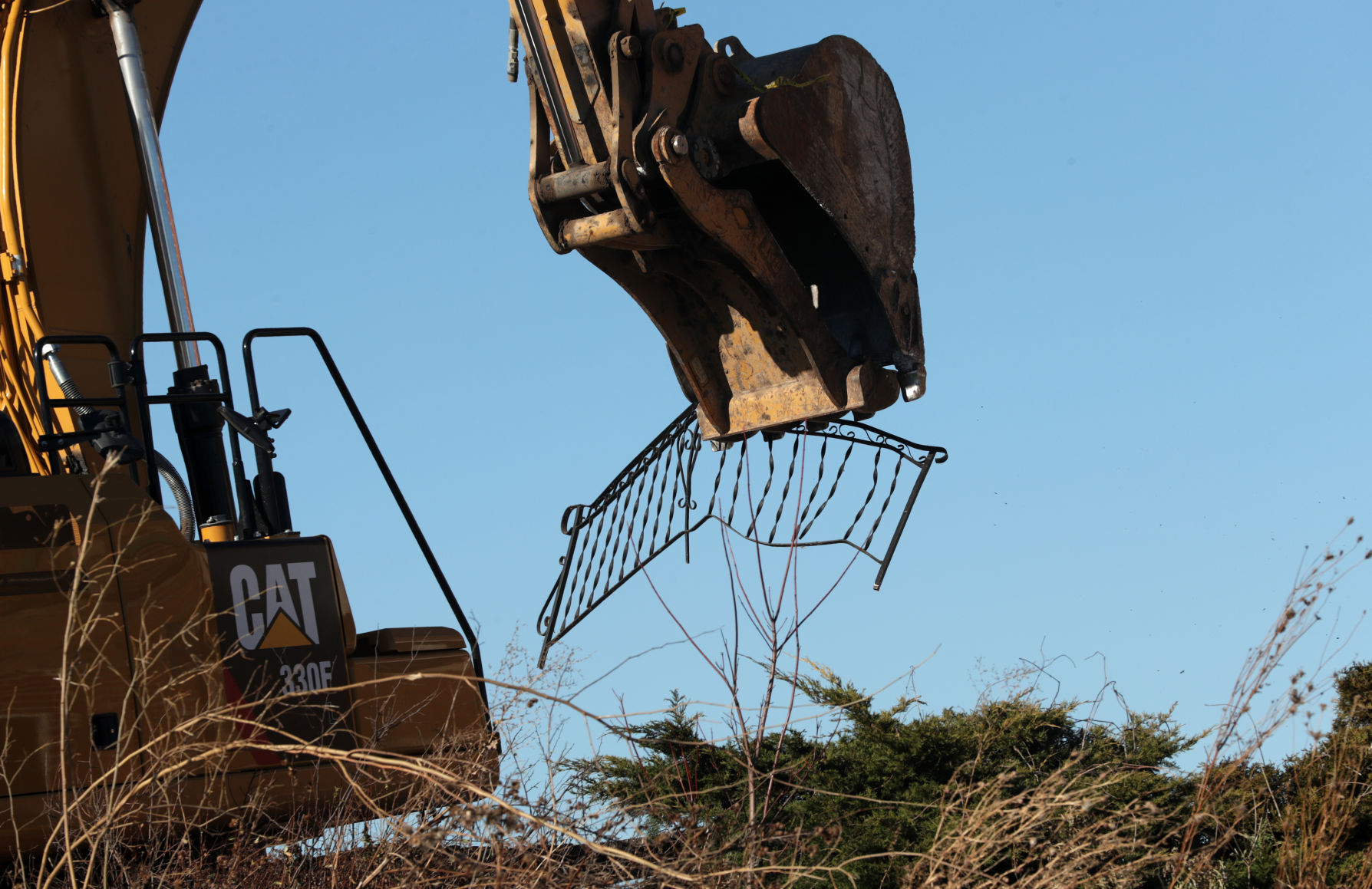 Thompson-Schneider farmstead demolition